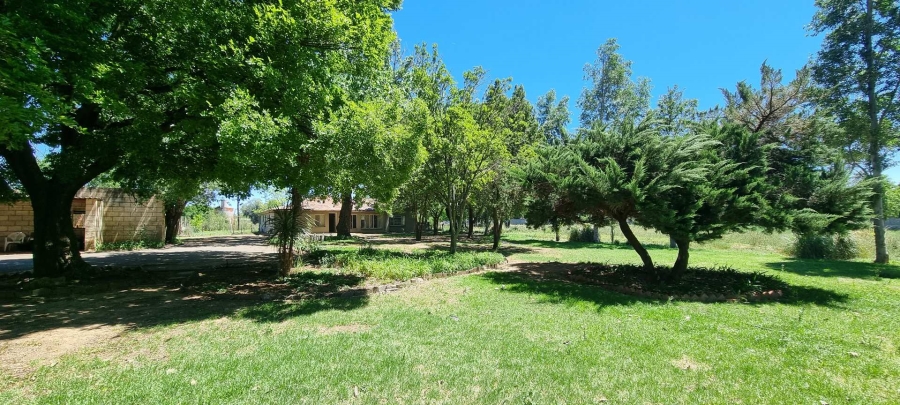 5 Bedroom Property for Sale in Roodewal Free State